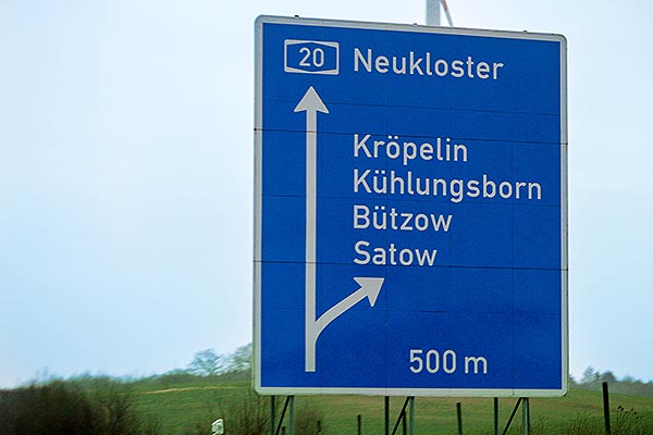 Verkehrsschild Autobahnabfahrt A20 Kröpelin